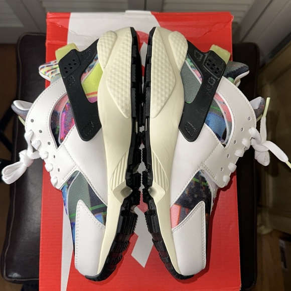 🥳HP🎉| WMNS Nike Air Huarache “Pixel Game”… - Picture 4 of 7